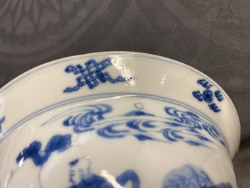 Deux bols en porcelaine de Chine en bleu et blanc, Kangxi